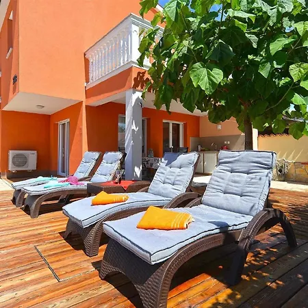 Mit Privatpool Fuer 6 Personen Ca 80 Qm In Barbariga, Istrien Istrische Riviera
