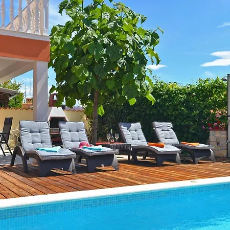 Mit Privatpool Fuer 6 Personen Ca 80 Qm In Barbariga, Istrien Istrische Riviera *